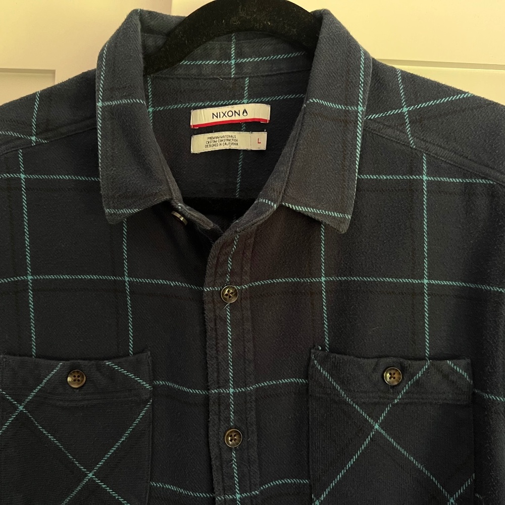 Nixon - Dark Blue and Turquoise Button-up Lightweight Men's Flannel - size L